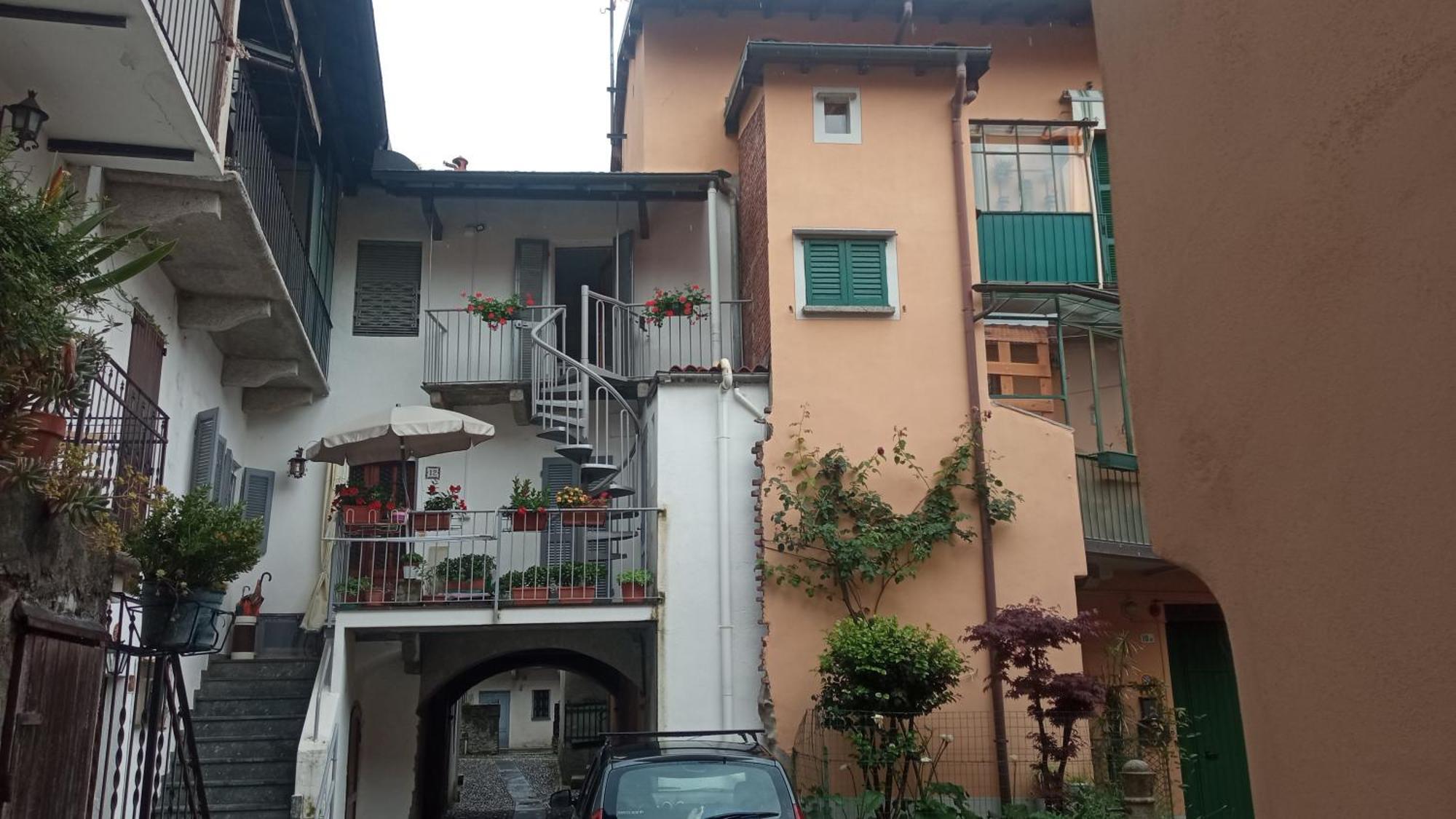 Casa Vacanze Scent Of Roses Verbania Zewnętrze zdjęcie